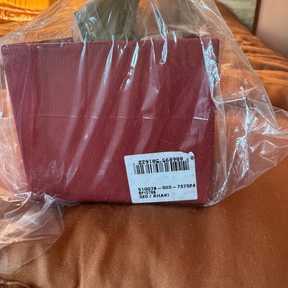 Brand new Ferragamo sunglasses - Picture 3 of 4